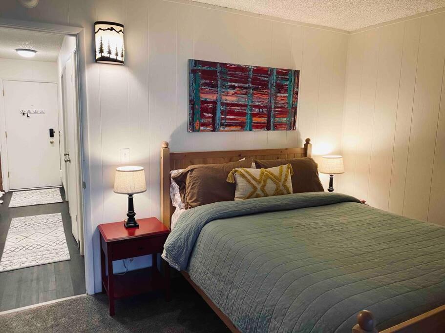 Cheerful 3-bedroom Townhouse With Private Lake *
