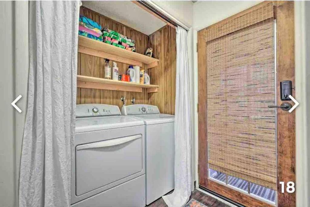 Cheerful 3-bedroom Townhouse With Private Lake