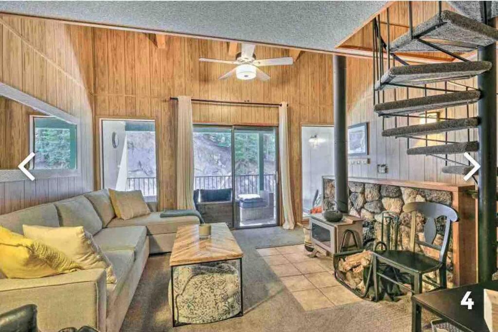 Cheerful 3-bedroom Townhouse With Private Lake Pinecrest