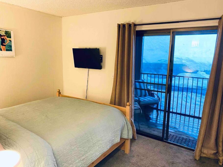 Apartment Cheerful 3-bedroom Townhouse With Private Lake
